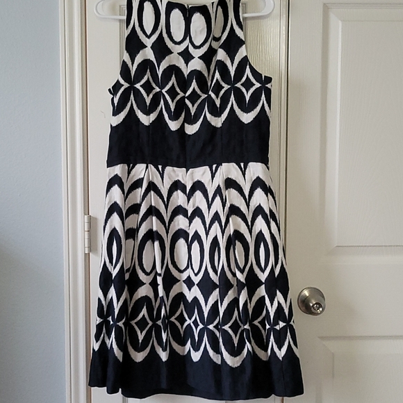 Sleeveless patterned dress, navy and white - Picture 4 of 4